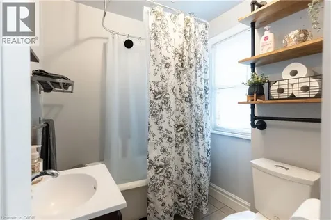 124 Balsam Avenue North Hamilton ON L8L 6Y3