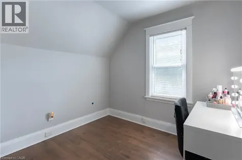124 Balsam Avenue North Hamilton ON L8L 6Y3