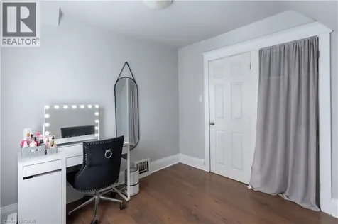 124 Balsam Avenue North Hamilton ON L8L 6Y3