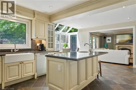 104 Whittington Place Oakville ON L6K 3V9