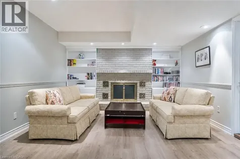 104 Whittington Place Oakville ON L6K 3V9