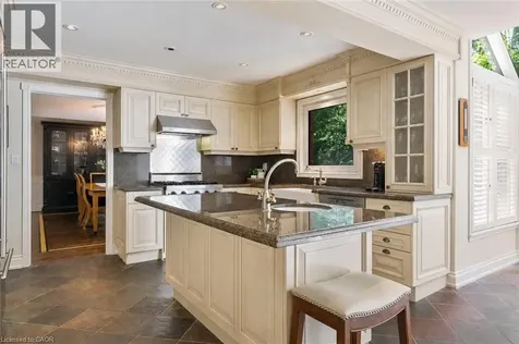 104 Whittington Place Oakville ON L6K 3V9