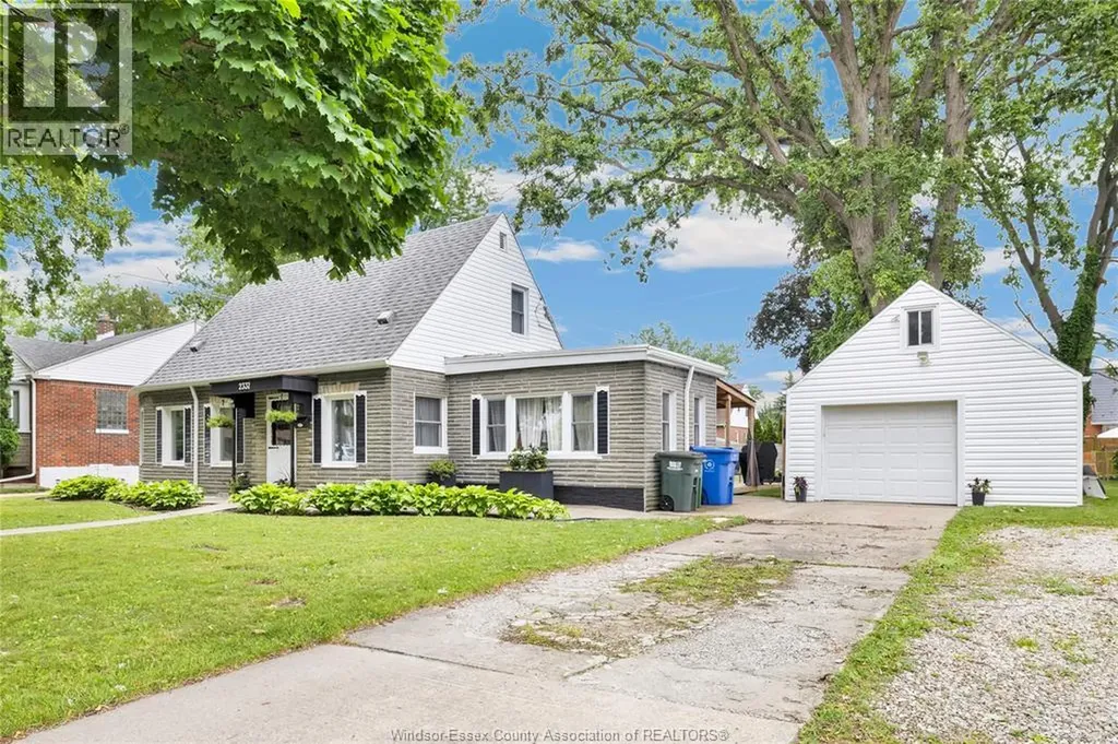 2337 Parkwood Avenue Windsor ON N8W 2K3