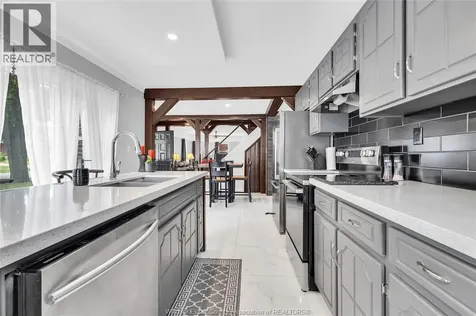 2337 Parkwood Avenue Windsor ON N8W 2K3