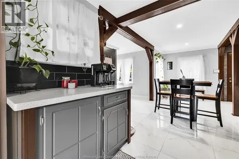 2337 Parkwood Avenue Windsor ON N8W 2K3