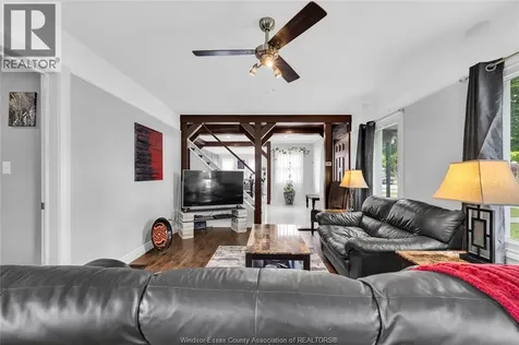 2337 Parkwood Avenue Windsor ON N8W 2K3