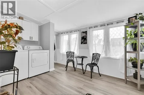 2337 Parkwood Avenue Windsor ON N8W 2K3