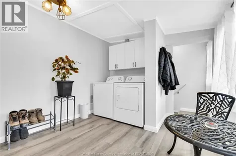 2337 Parkwood Avenue Windsor ON N8W 2K3