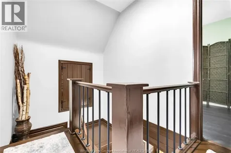 2337 Parkwood Avenue Windsor ON N8W 2K3