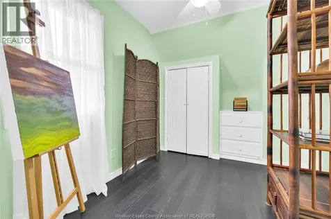 2337 Parkwood Avenue Windsor ON N8W 2K3
