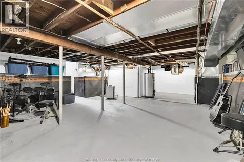 2337 Parkwood Avenue Windsor ON N8W 2K3