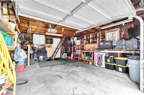 2337 Parkwood Avenue Windsor ON N8W 2K3
