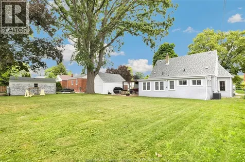 2337 Parkwood Avenue Windsor ON N8W 2K3