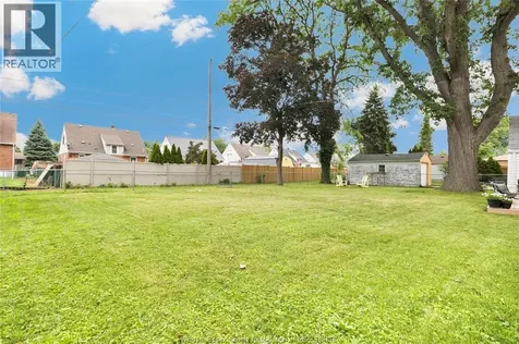 2337 Parkwood Avenue Windsor ON N8W 2K3