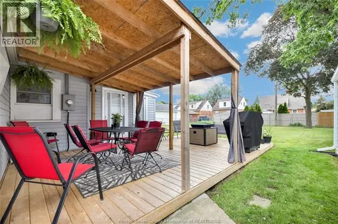 2337 Parkwood Avenue Windsor ON N8W 2K3