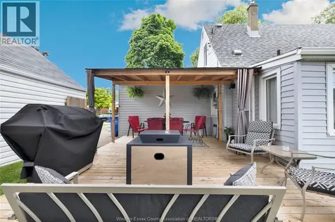 2337 Parkwood Avenue Windsor ON N8W 2K3