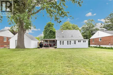 2337 Parkwood Avenue Windsor ON N8W 2K3