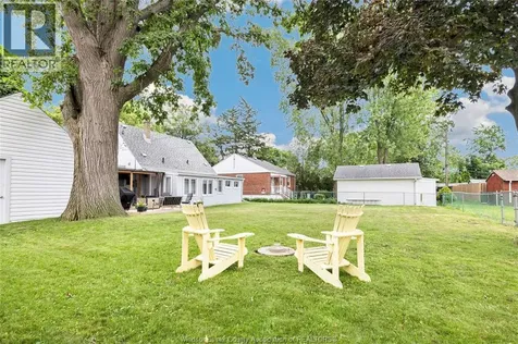 2337 Parkwood Avenue Windsor ON N8W 2K3