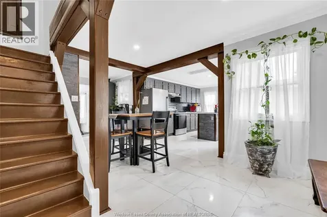 2337 Parkwood Avenue Windsor ON N8W 2K3