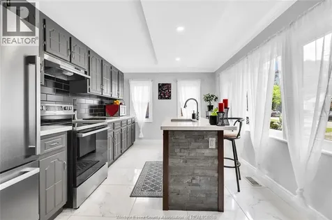 2337 Parkwood Avenue Windsor ON N8W 2K3