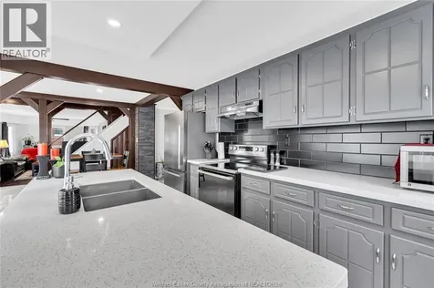 2337 Parkwood Avenue Windsor ON N8W 2K3