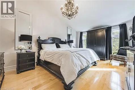712 Highvalley Road Ancaster ON L9G 4E9