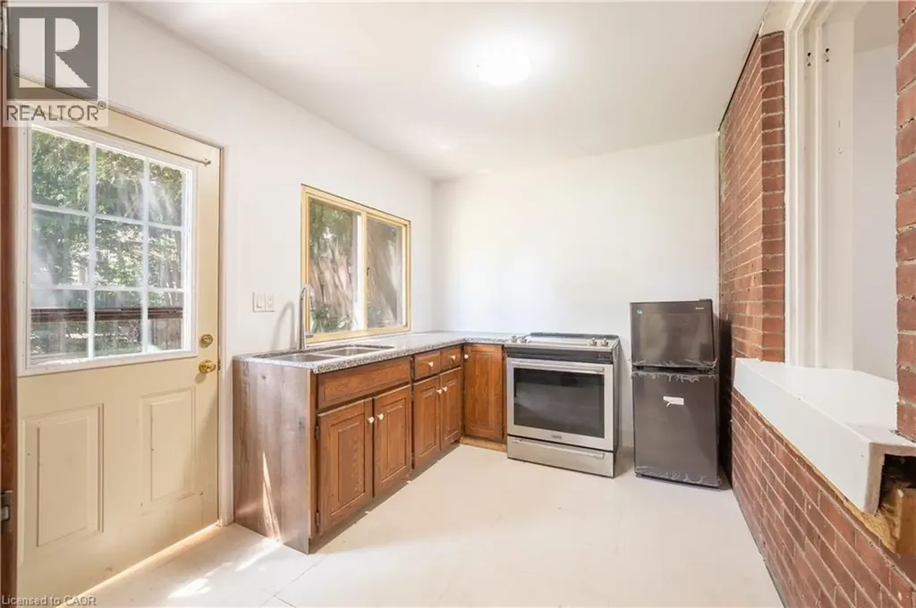 1274 Barton Street East Hamilton ON L8H 2W1