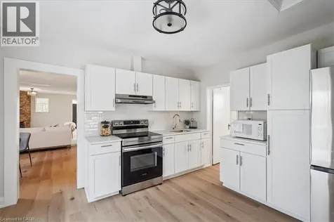 135 Deane Avenue Oakville ON L6K 1N2