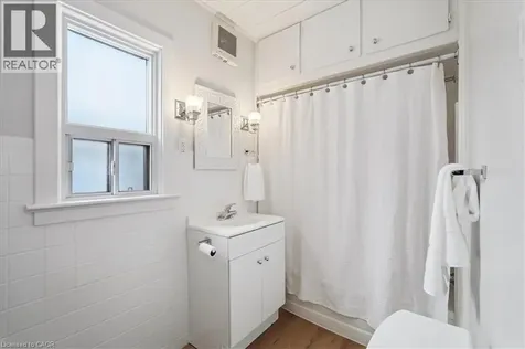 135 Deane Avenue Oakville ON L6K 1N2