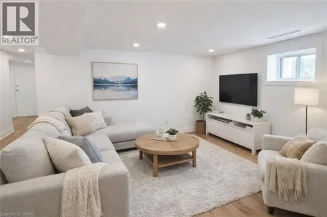 135 Deane Avenue Oakville ON L6K 1N2
