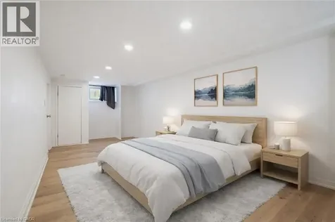 135 Deane Avenue Oakville ON L6K 1N2