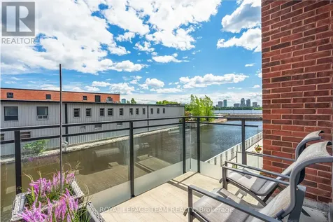 320 Miwate Private Ottawa ON K1R 0E1