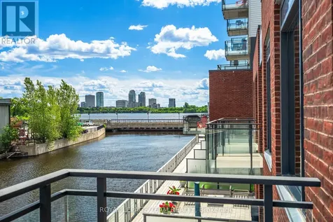 320 Miwate Private Ottawa ON K1R 0E1
