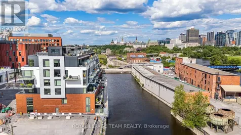320 Miwate Private Ottawa ON K1R 0E1