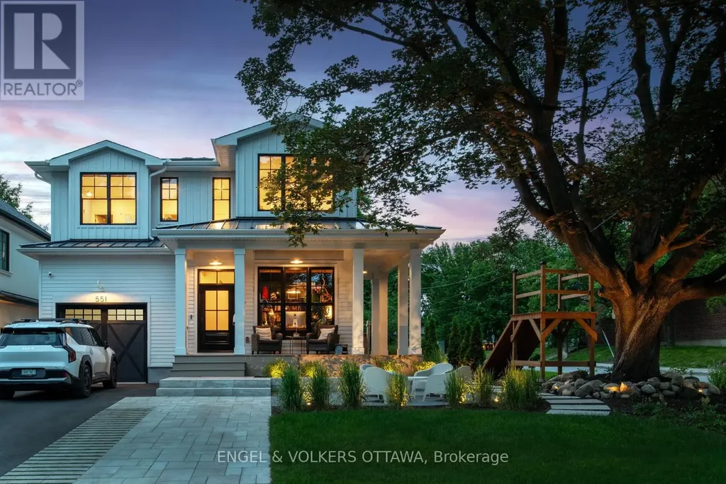 551 Hillcrest Avenue Ottawa ON K2A 2N1