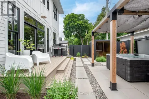 551 Hillcrest Avenue Ottawa ON K2A 2N1