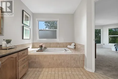 126 Dossetter Way Ottawa ON K1G 4S5