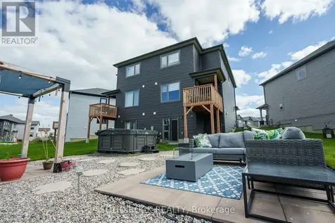 335 Grackle Street Ottawa ON K1X 0G6