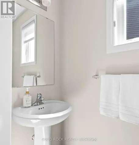 335 Grackle Street Ottawa ON K1X 0G6