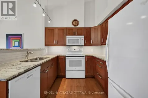10 Waterthrush Crescent Ottawa ON K2M 2V2