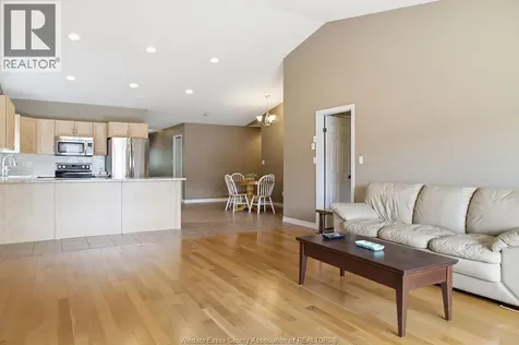 1973 Venetian Avenue Windsor ON N8P 2A1