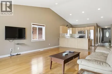 1973 Venetian Avenue Windsor ON N8P 2A1