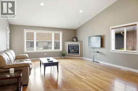 1973 Venetian Avenue Windsor ON N8P 2A1