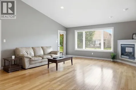1973 Venetian Avenue Windsor ON N8P 2A1