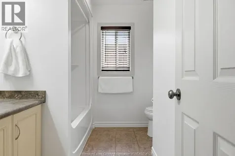 1973 Venetian Avenue Windsor ON N8P 2A1