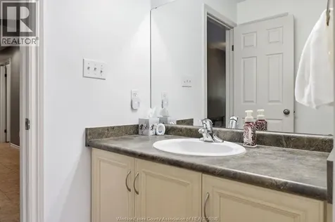 1973 Venetian Avenue Windsor ON N8P 2A1
