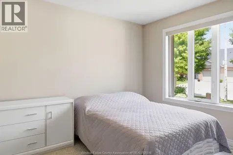 1973 Venetian Avenue Windsor ON N8P 2A1