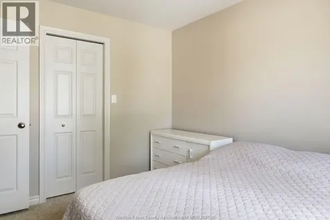 1973 Venetian Avenue Windsor ON N8P 2A1