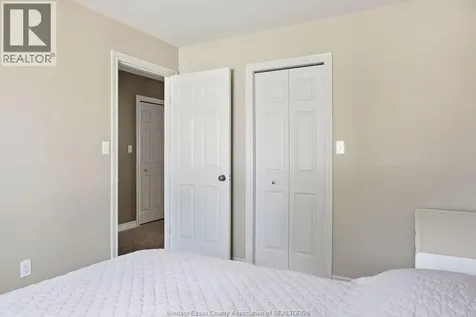 1973 Venetian Avenue Windsor ON N8P 2A1