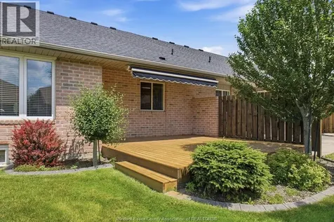 1973 Venetian Avenue Windsor ON N8P 2A1